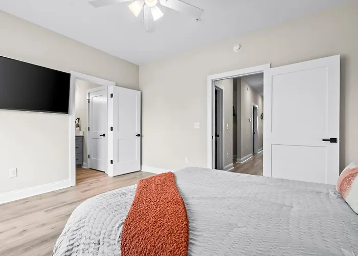 Bayou Sunrise 1102 Apartment